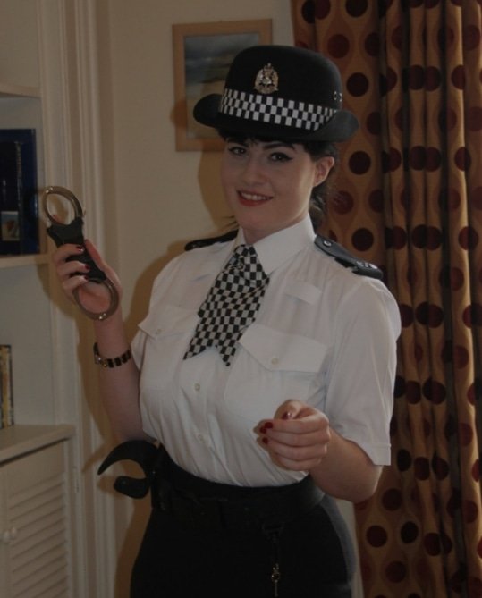 AnnaGotcuffsFan's tweet photo. Hot #Policewoman in #Uniform with #Handcuffs π #Arrested #WhiteBlouse #Speedcuffs https://t.co/yRjsD5pBCA