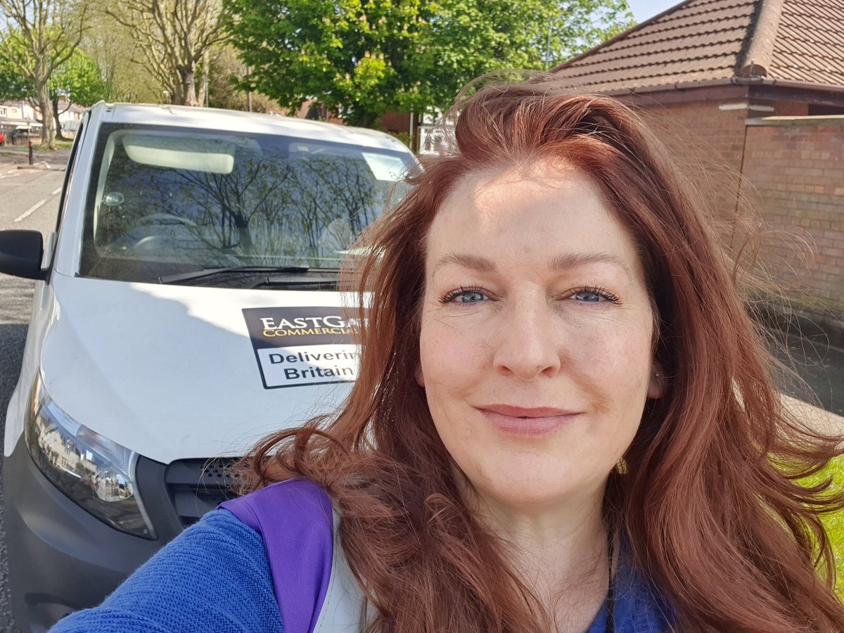 Jane_Stevenson_'s tweet photo. Really good to be out delivering food parcels in Low Hill today. Last week it took me five hours to do my round because I talk too much 🙂 but it's great being able to chat to people who are having to stay indoors. Am enjoying being #WhiteVanWoman!
#Wolverhampton #Wolves 🐺🧡🖤 https://t.co/avYOYXAYY6