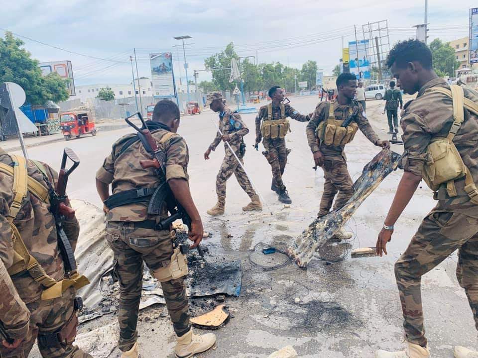 Iamcirro's tweet photo. Ciidan Boliska Gaarka ah,Xaram-Cad, Goobtu waa halki Mudaharadka kabilaabmey. MOGADISHO BOONDHEERE. https://t.co/etwaaFF3ca