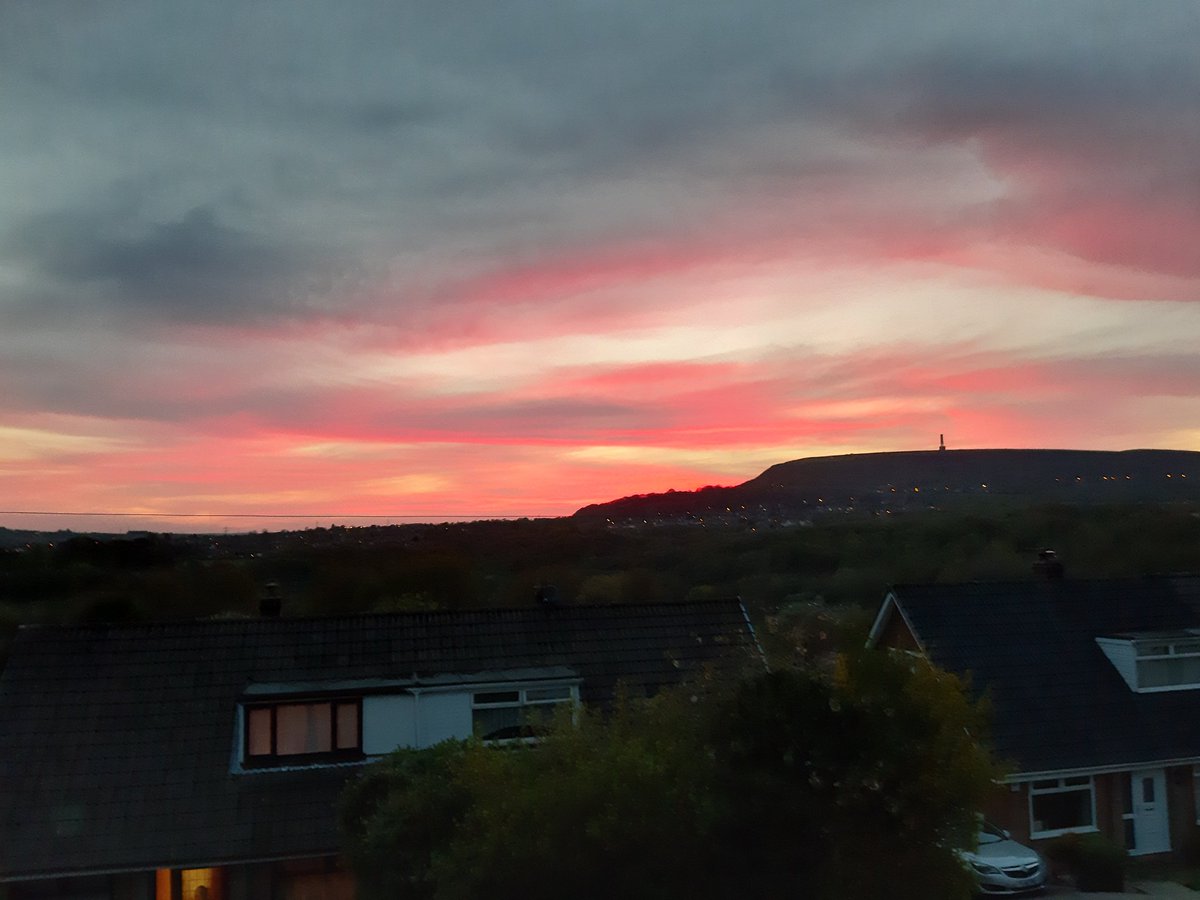 In lockdown and shielding makes you appreciate the things in life you just take for granted.  Not a bad view from my front window.  Take it easy.  It's tough out there.