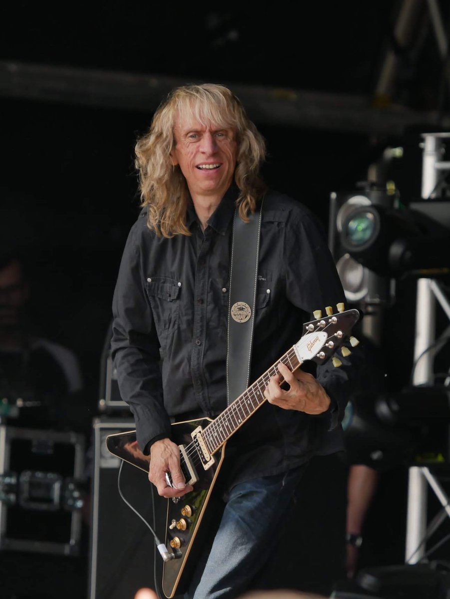 JonHendley's tweet photo. @Stonedead_fest @DH_Diamond_Head @BrianTatlerDH @SilverLMusicltd @PlanetRockRadio @MMH_Radio @radionewarkuk @AnneEstellaRock @DenimandBlether @FORKSTER_2013 @theretweetermag Happy birthday. https://t.co/MpYbArWZQQ