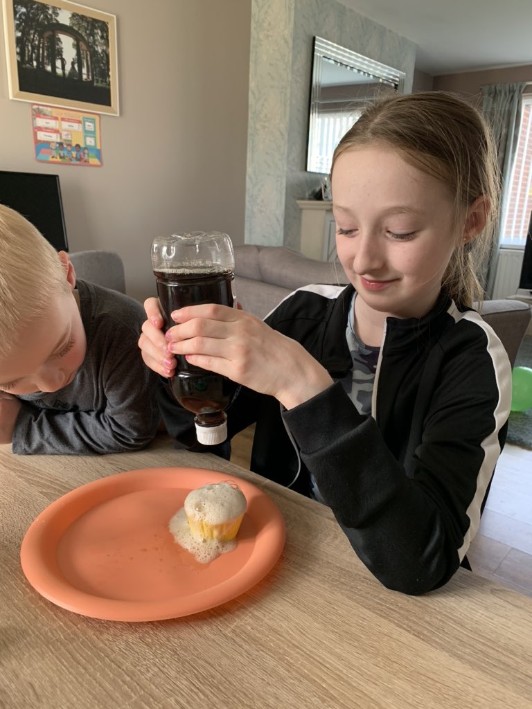 lauraogle85's tweet photo. Week full of school learning- balloon rockets, volcanoes, yeast gasses blowing up a balloon, the egg drop challenge and making salt dough @MalvinsClose @BraysonMr @MissSteeleMCPA @MalvinsYR https://t.co/N6ROQYaBCD