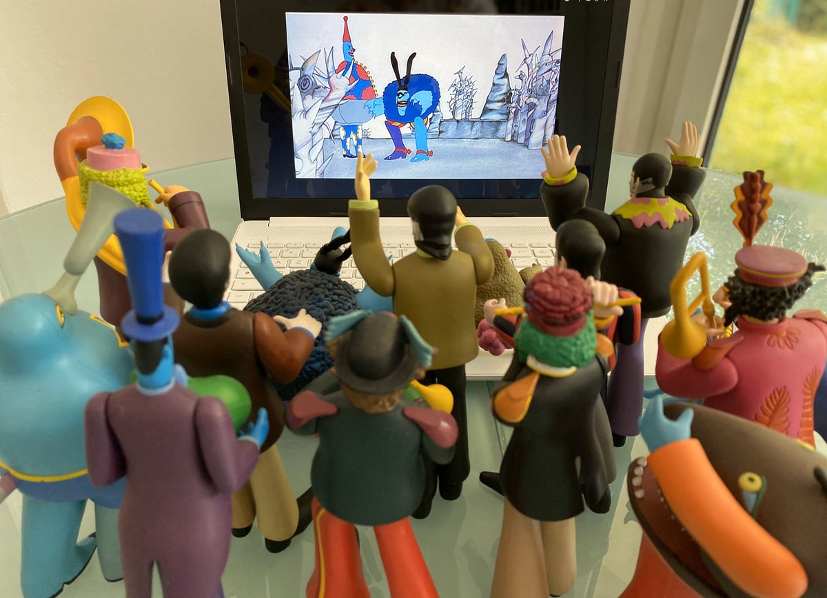 p4ddymmm's tweet photo. Ici tout le monde est prêt pour le Karaoké !  #thebeatles #yellowsublive #yellowsubmarine #rehearsals #movie #répétition #maccaclub https://t.co/3zoFCfaZVr
