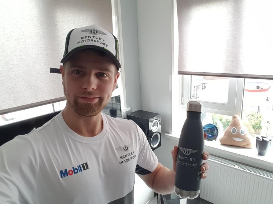 Bentley shirt and water bottle arrived, looks fantastic! 
<a href="/JaroslavHonzik/">Jardier</a> in the background aswell there 💩.  
@BentleyRacing <a href="/GTWorldChEu/">GT World Challenge Europe Powered by AWS</a>