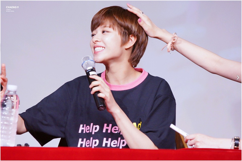 k_tl22's tweet photo. จองยอนลำบากมากช่วงนั้น ผอมลงมากตั้งแต่ก่อนคัมแบค พอคัมแบคแล้วไปถ่ายรายการก็บาดเจ็บ กลับมาต้องใส่เฝือกแต่งานก็ยังทำ ถ่ายแบบก็ใช้เพื่อนๆบังเอา พอหาย ได้เป็น MC อินกิ งานวงแน่นอยู่แล้วจองยอนก็ยังแน่นได้อีก บางทีมีงานต้องบินตามเพื่อนไปทีหลัง ผอมเหลือตัวนิดเดียว🥺 #4YearsWithCheerUp https://t.co/s48ZAii4j4