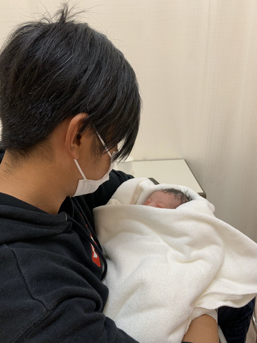 Pp86Ma's tweet photo. 4月25日12時21分
体重2789ｇ身長49cm
第二子出産しました！次男坊です！
予定日より8日早かったけど
五体満足で無事に産まれてきてくれてほんとにありがとう😚
コロナで立ち会い出来なかったけど抱っこできてよかった🥺
これから4人で頑張ろうね💕 https://t.co/Kb1qZRlQ3s