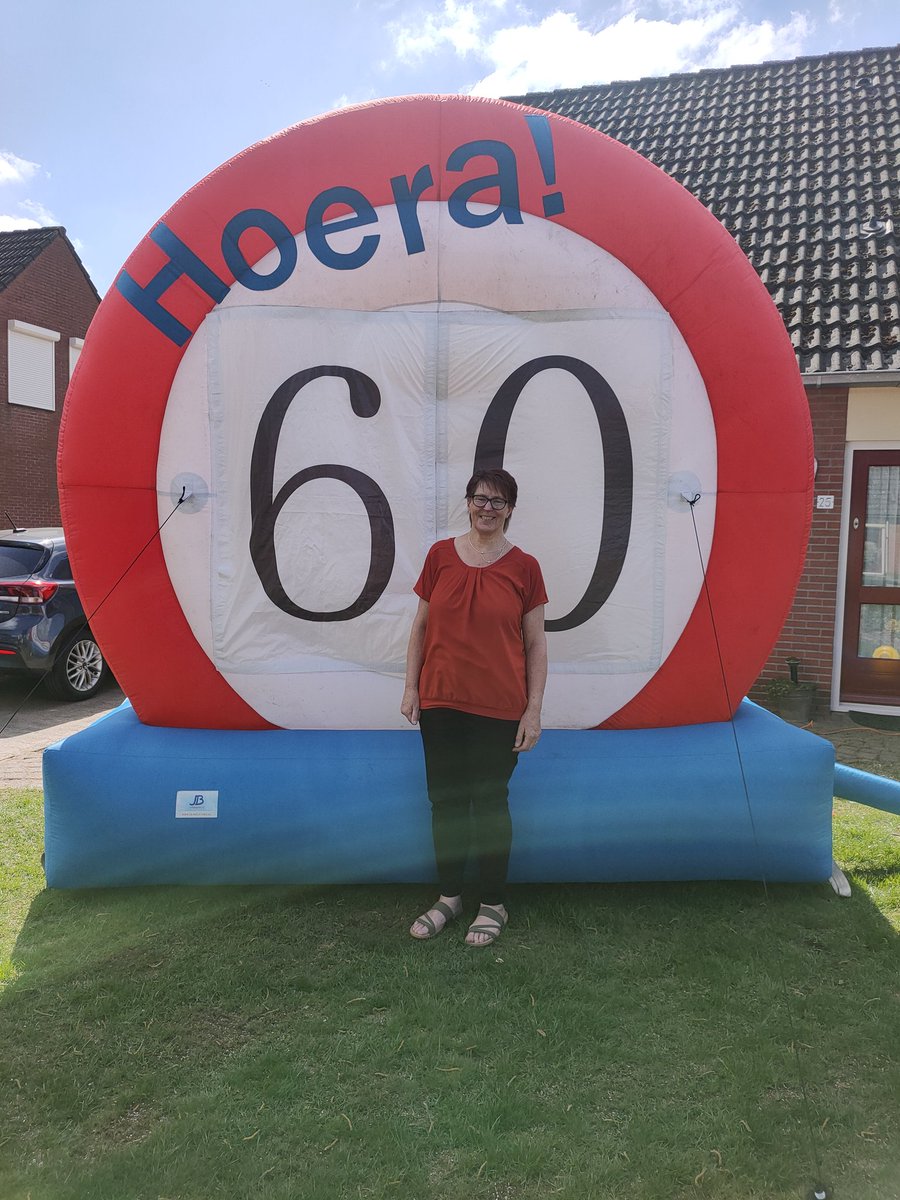 ErwinvanOosten's tweet photo. Vandaag de geboortedag van 2 van mijn helden. Mijn lieve moeder en de beste Nederlandse voetballer ooit @JohanCruyff!! ''Toeval is logisch'' zou ik dan maar zeggen #heldendag https://t.co/pILyzTQeH0