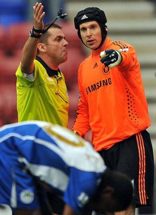 On the 26th September 2009, Čech was sent off again Wigan. Prior to this, he was in goal for Chelsea's sex-match unbeaten start. He made his return on the 17th October, losing 2-1 to Villa.Later the season on the 13th April, he kept his 100th clean sheet in the Premier League
