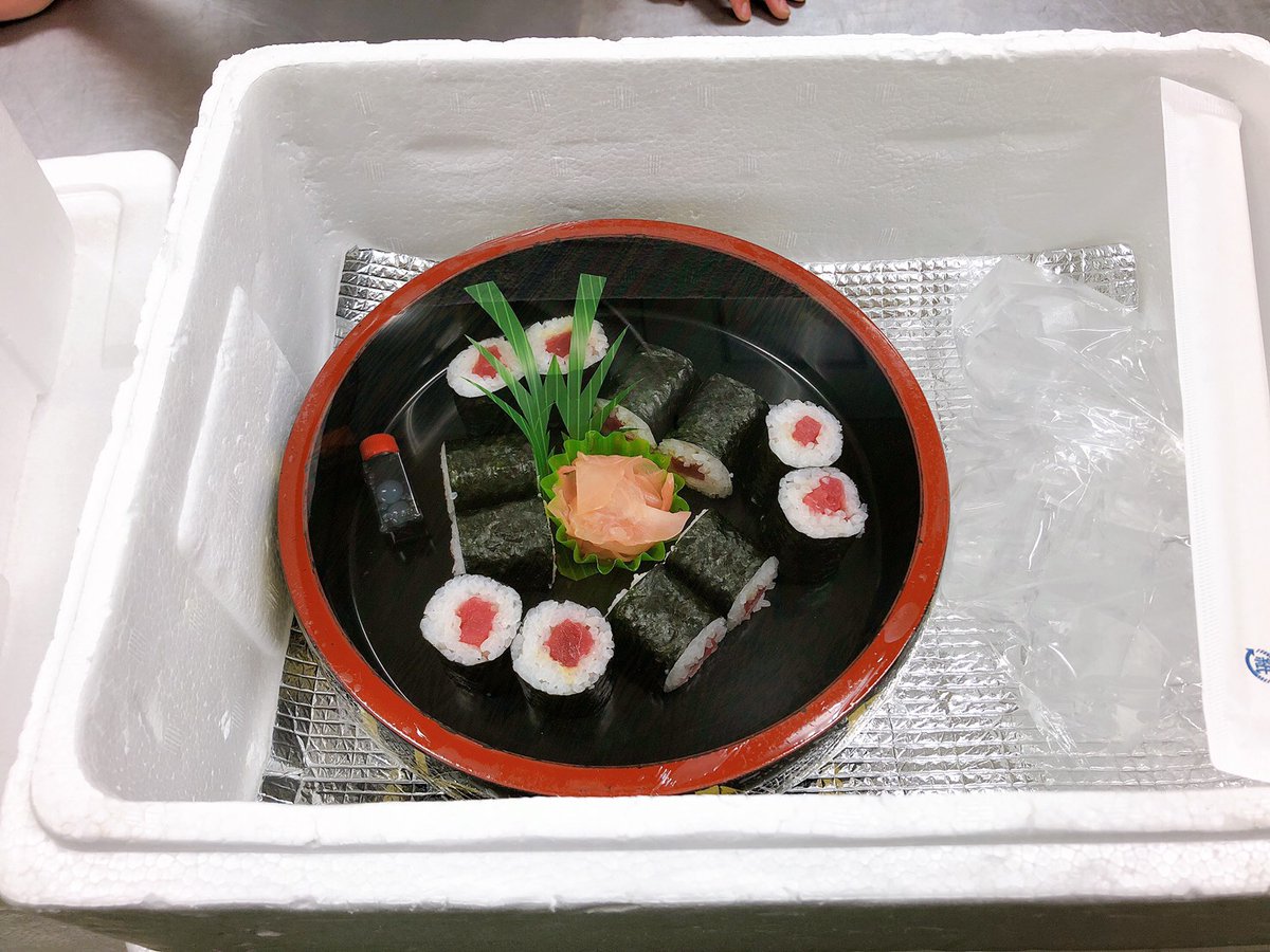yossou_nagasaki's tweet photo. 【おうち時間に老舗の味を！】
吉宗の出前は伝統の味をそのままご家庭にお届けします。
宅配地域は長崎市および近郊と限られていますが、ステイホームを頑張られている方々へ楽しいお食事の時間をご提供させていただけたらと思います。
https://t.co/lLrBCEDbO6

#おうち時間 #ステイホーム #吉宗 https://t.co/u9tXzQMRoV
