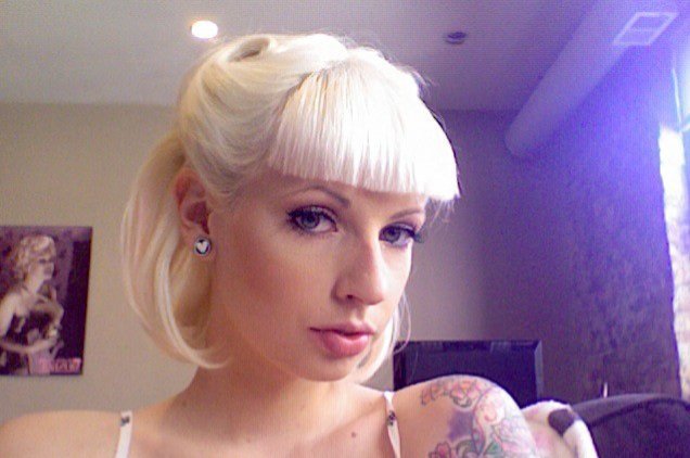 AshleeCatfish's tweet photo. Quit being a creep and amuse me.  Where are my morning tributes by the way! You will always be a loser and you would be so lucky for me to even glance your way #findom #paypig #catfishaddiction #finsub #relapseloser #garbage https://t.co/MUagEiZ2WU