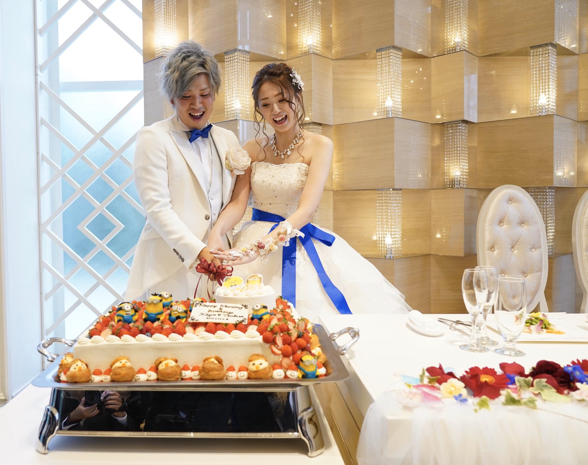 Anelli Nagaoka Twitter पर お2人の大好きなキャラクターを ウエディングケーキにもたくさん載せてみました 身につけている同じ青いカラーのリボンも アクセントでとっても可愛いですよね 結婚式準備 クリスタルチャペル ミニオン ミニオンウエディング