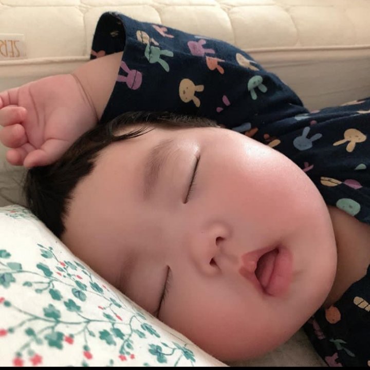 Ne kilosu kardeşim yanaklarım büyük