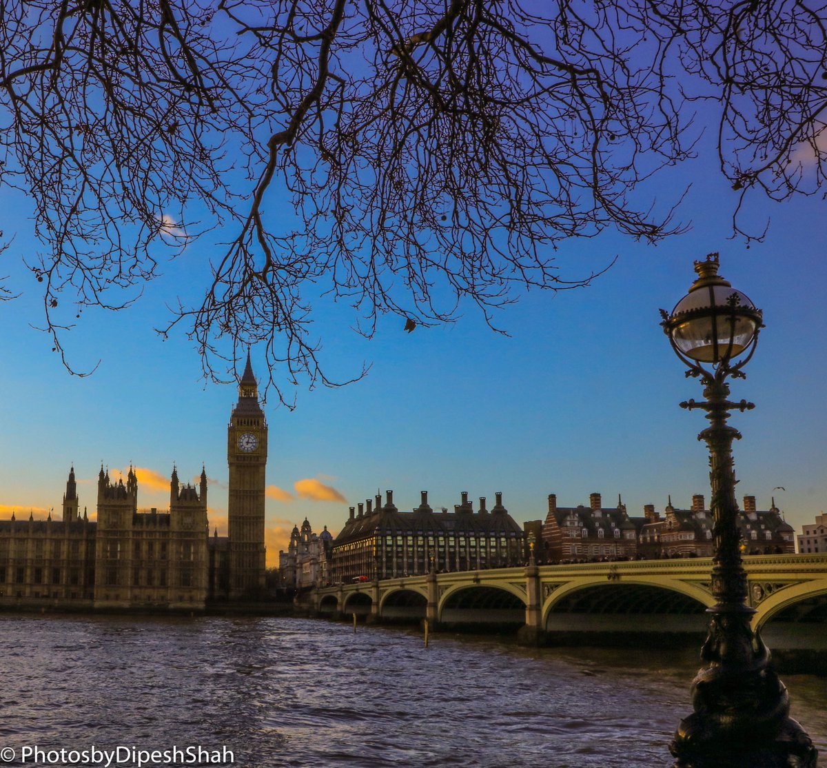 photosbydipesh's tweet photo. #lovelondon going back in time #housesofparliament #westminsterbridge #ILoveLondon #lovethisview #ThisIsLondon #TimeOutLondon #VisitLondon #beautifualdestinations #prettylittlelondon #mylondon #londonviewpoints #londonsbest https://t.co/cKRPIf3Esu