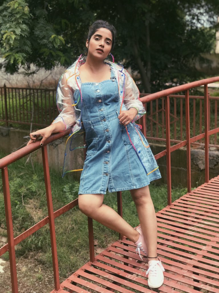ChicPose's tweet photo. Let the blue sky meet the blue sea and all is blue for a time☁️
#BlueTwitter https://t.co/kZKD3phRJr