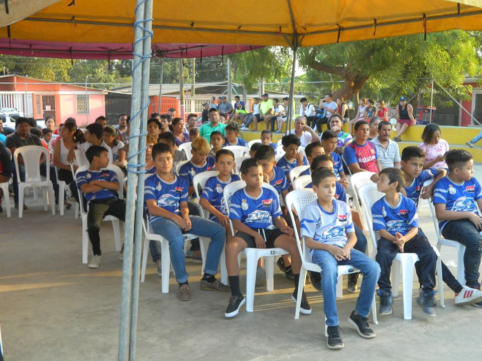atipitapa's tweet photo. #SesionyPaz | Gobierno Municipal de Tipitapa realizó sesión especial en la cancha deportiva del barrio villa victoria de julio, ante la presencia de deportistas, líderes y promotores del deporte así como pobladores de dicho municipio. https://t.co/r7bIChtmjk