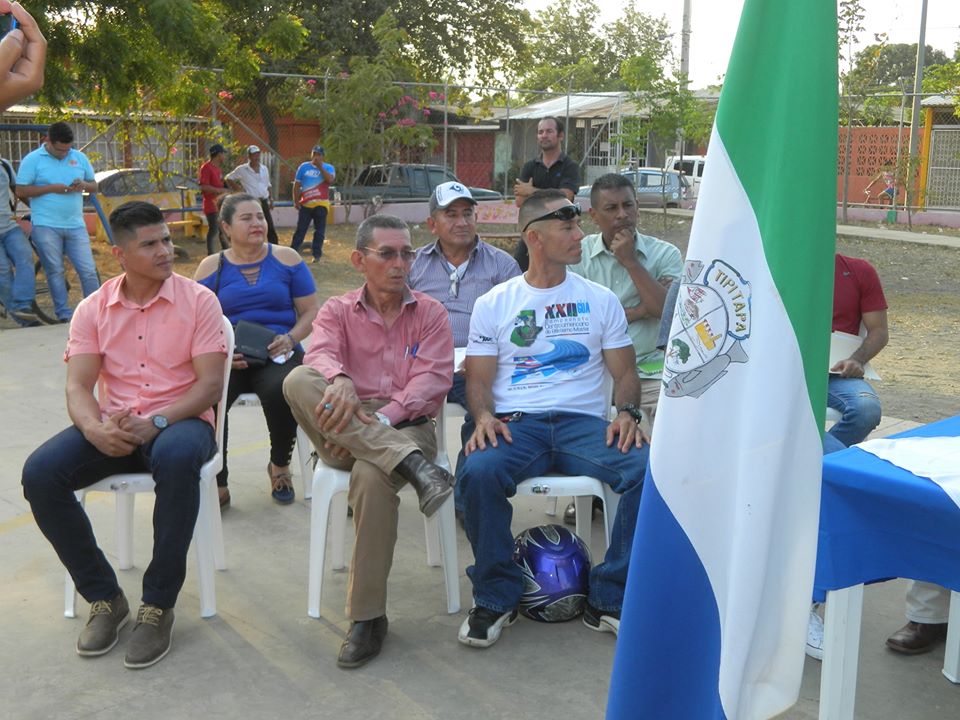 atipitapa's tweet photo. #SesionyPaz | Gobierno Municipal de Tipitapa realizó sesión especial en la cancha deportiva del barrio villa victoria de julio, ante la presencia de deportistas, líderes y promotores del deporte así como pobladores de dicho municipio. https://t.co/r7bIChtmjk