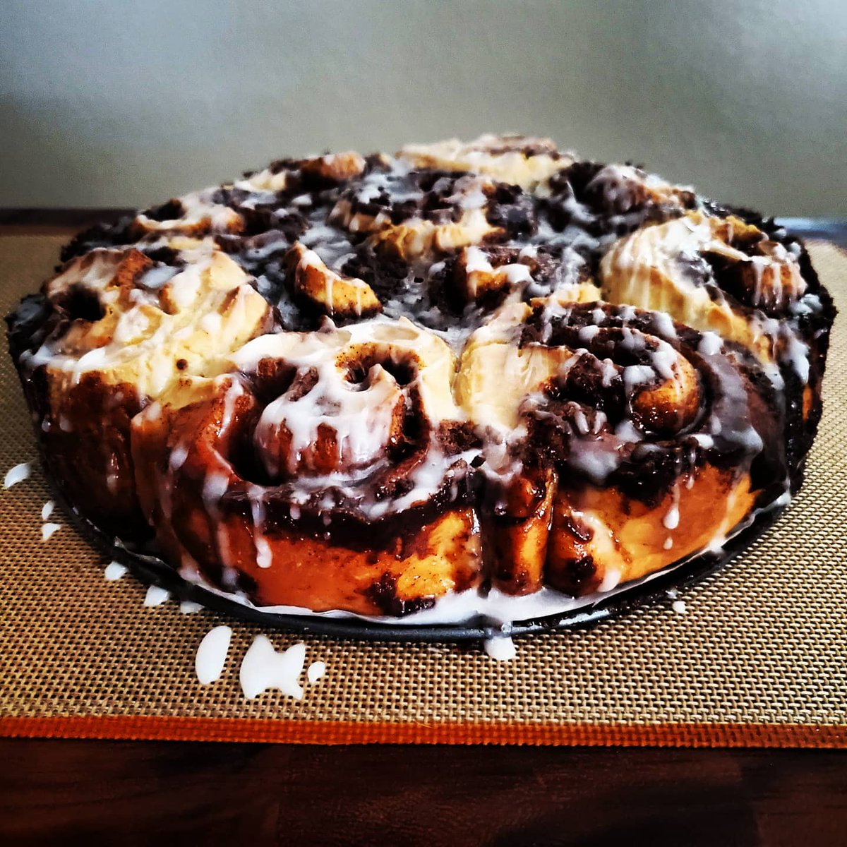 drbeergood's tweet photo. Sourdough cinnamon rolls π by @drbeergood #sourdough #cinnamonrolls #drbreadgood #drbeergood #comfortfood https://t.co/KKz9wNC47a