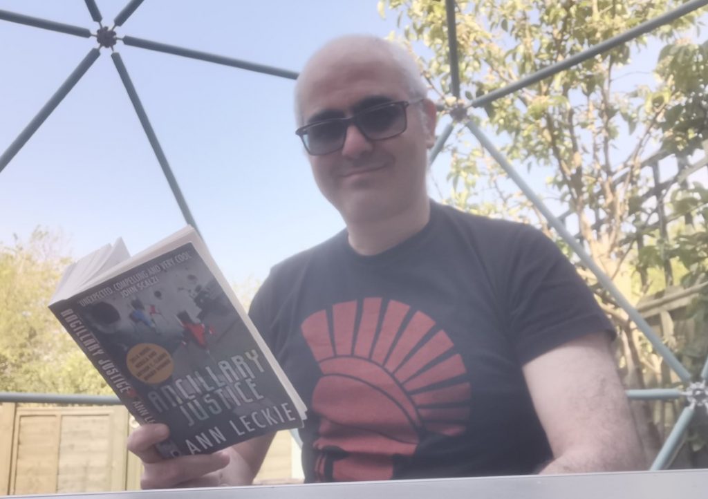 joquinta's tweet photo. Who would have thought I’d get to do a spot of literary criticism? OK, I am being too generous to myself there (and probably insulting any bona fide literary critics out there). But still, a pleasure...
#KentBookClub #LockdownLiterature
https://t.co/WDLAzAowzP
@UniKentSPS https://t.co/NjmTx0bTCH