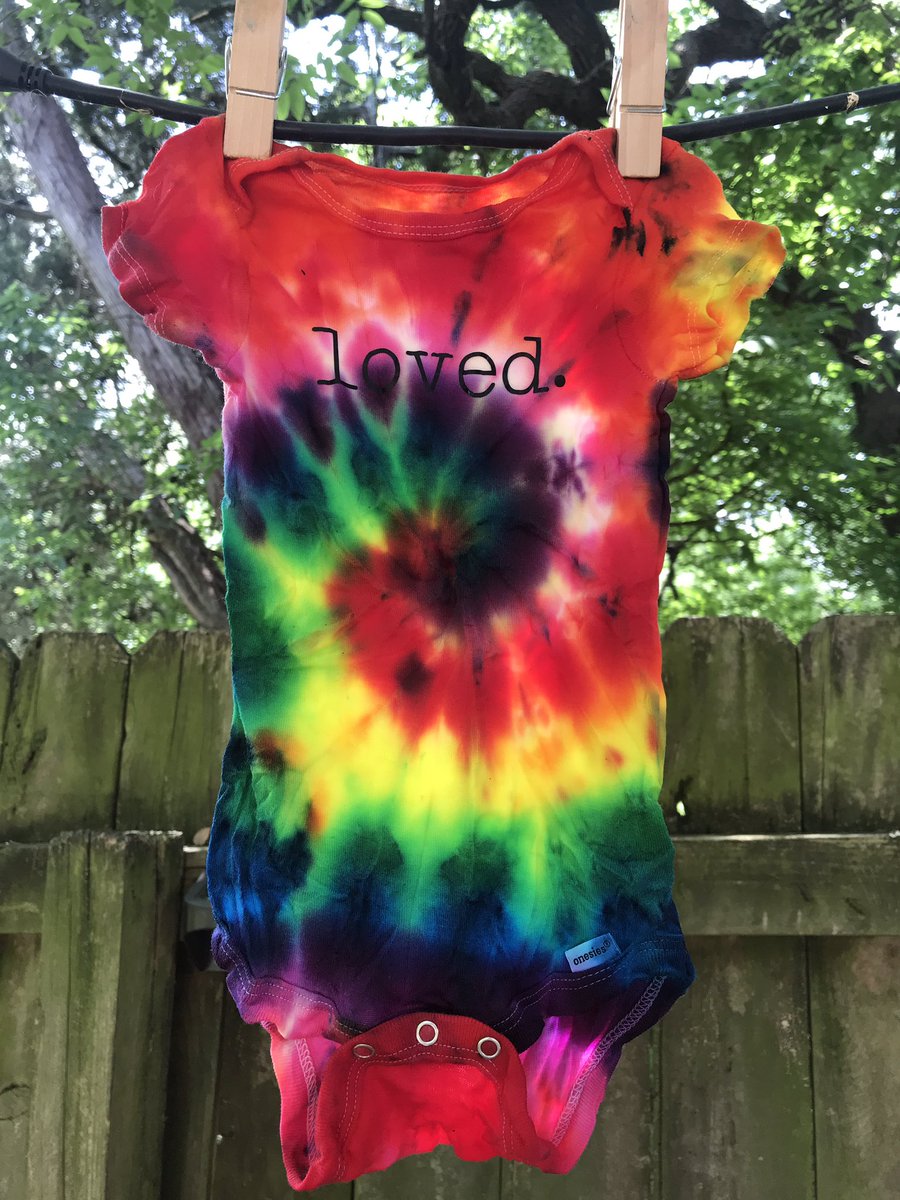 ScheffkeSays's tweet photo. Hey #sharpions!! Remember to get outside☀️🌳& be creative🖍🎻🏇🏼 What will you do this weekend🤔? If you know Mrs. Scheffke, you know she loves tie-dye🌈🍭🎨✌🏽! https://t.co/3ZiwezumRU