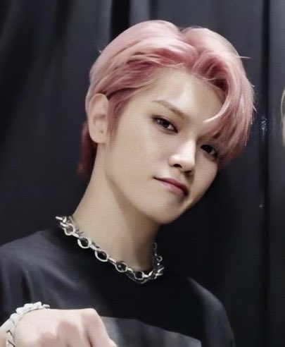 SO HAPPY PINK HAIR TAEYONG IS BACK!!!