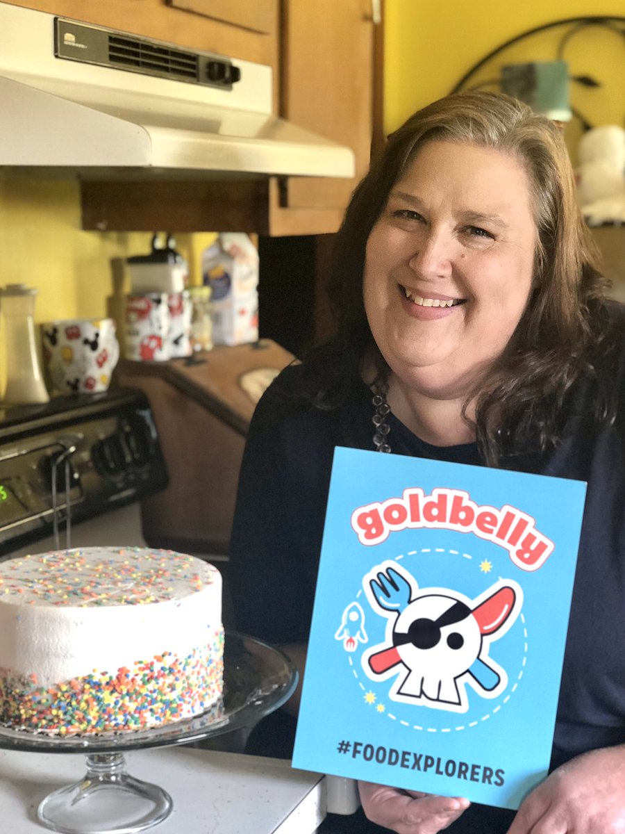 bethruff16's tweet photo. Thank you @molls0817 for the beautiful cake from @gambinosbakery https://t.co/tujddFbyhk