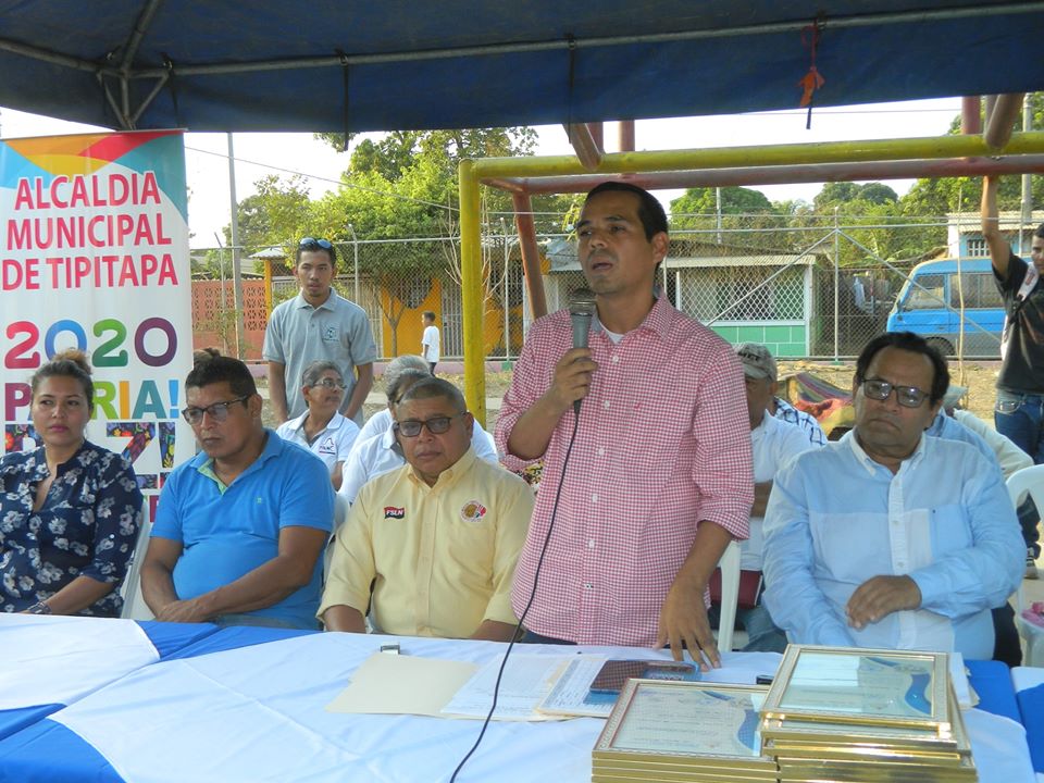atipitapa's tweet photo. #SesionyPaz | Gobierno Municipal Tipitapa realizó sesión especial en cancha deportiva del barrio la villa, una agenda con 2 puntos: presentación informe de gestión de deporte y entrega de útiles deportivos, el Concejo Municipal de Tipitapa los aprobó por unanimidad. https://t.co/OQHgy3iYyz