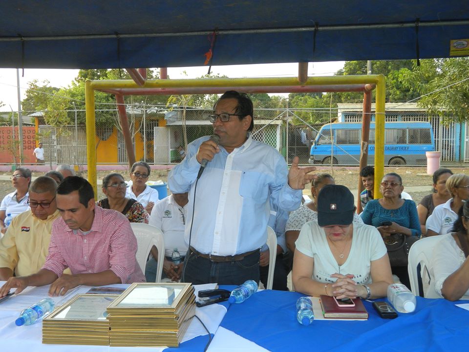 #SesionyPaz | Gobierno Municipal Tipitapa realizó sesión especial en cancha deportiva del barrio la villa, una agenda con 2 puntos: presentación informe de gestión de deporte y entrega de útiles deportivos, el Concejo Municipal de Tipitapa los aprobó por unanimidad.