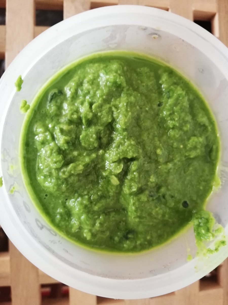 MashiriAletheia's tweet photo. Wild garlic pesto (with fresh home grown lettuce, chick peas, lime juice and olive oil). A first. 😋#ransoms #growyourown #organic #RonsPlot #community #allotment #garden #Hitchin https://t.co/qnwEz6O6UL