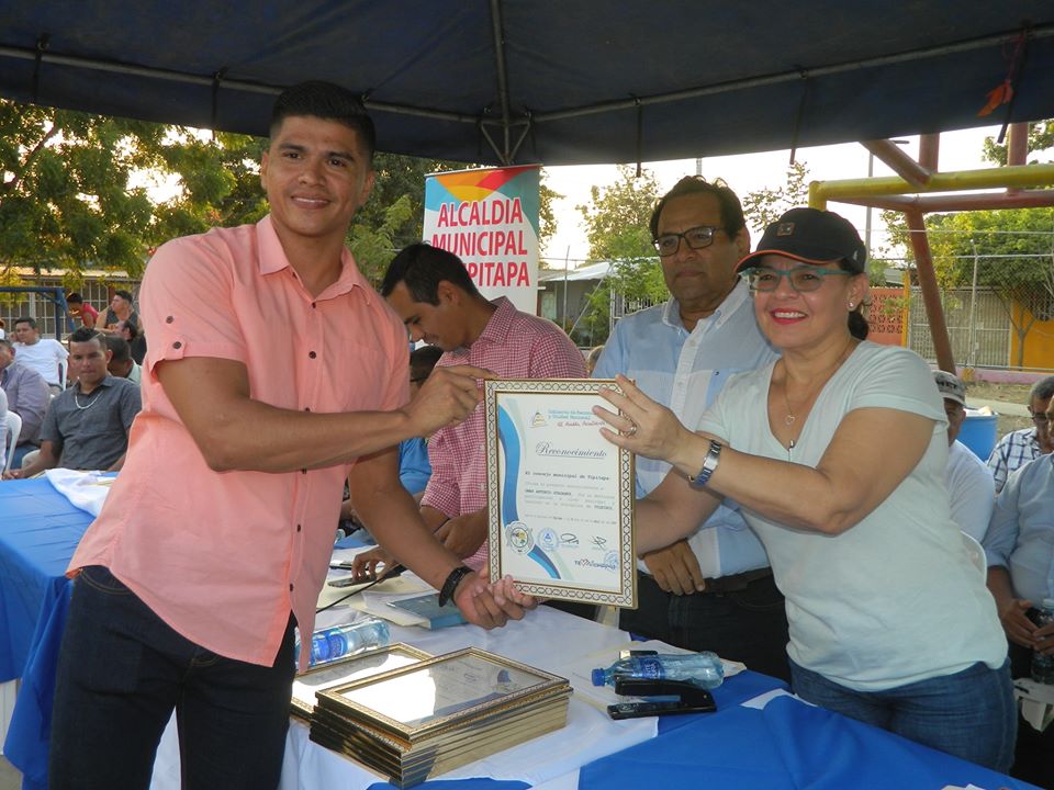 atipitapa's tweet photo. #Recocimientos | El Gobierno Municipal de Tipitapa en sesión especial entregó valiosos reconocimientos especiales a atletas que nos han representado y obtenido medallas en las diversas disciplinas dentro y fuera del país y promotores del deporte en el municipio de Tipitapa. https://t.co/piGTzyJZzd