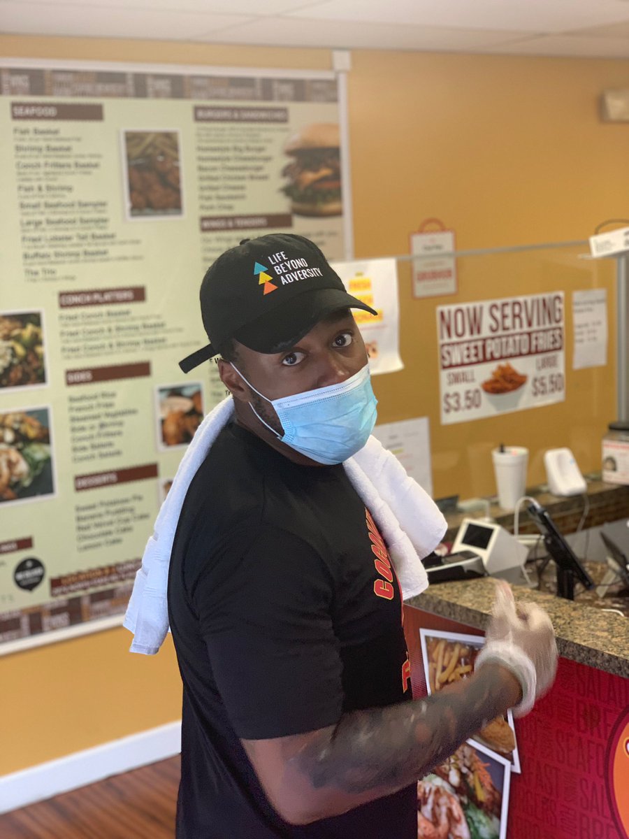 CreekFootball1's tweet photo. We served 400 hot breakfast meals to a community that has given so much to us. #BiggerThanTheGame #ClawsUp #JungleBoyz @CoachSloan96 @NCSA_CoachJames https://t.co/IthSWGDT80