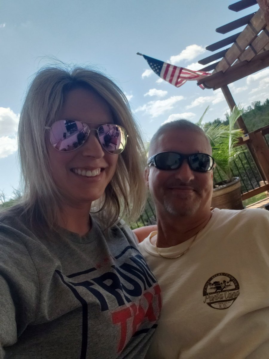 cwaller83's tweet photo. Enjoying the sunshine with @RWaller27 https://t.co/sDH0kpjaUl