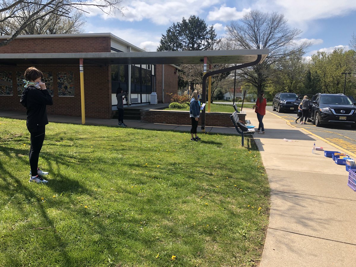 My teammates are amazing! <a href="/MrsDavisonBT/">Stephanie Davison</a> <a href="/MrsNiefersClass/">Kimberly Niefer</a> #BearTavernPride