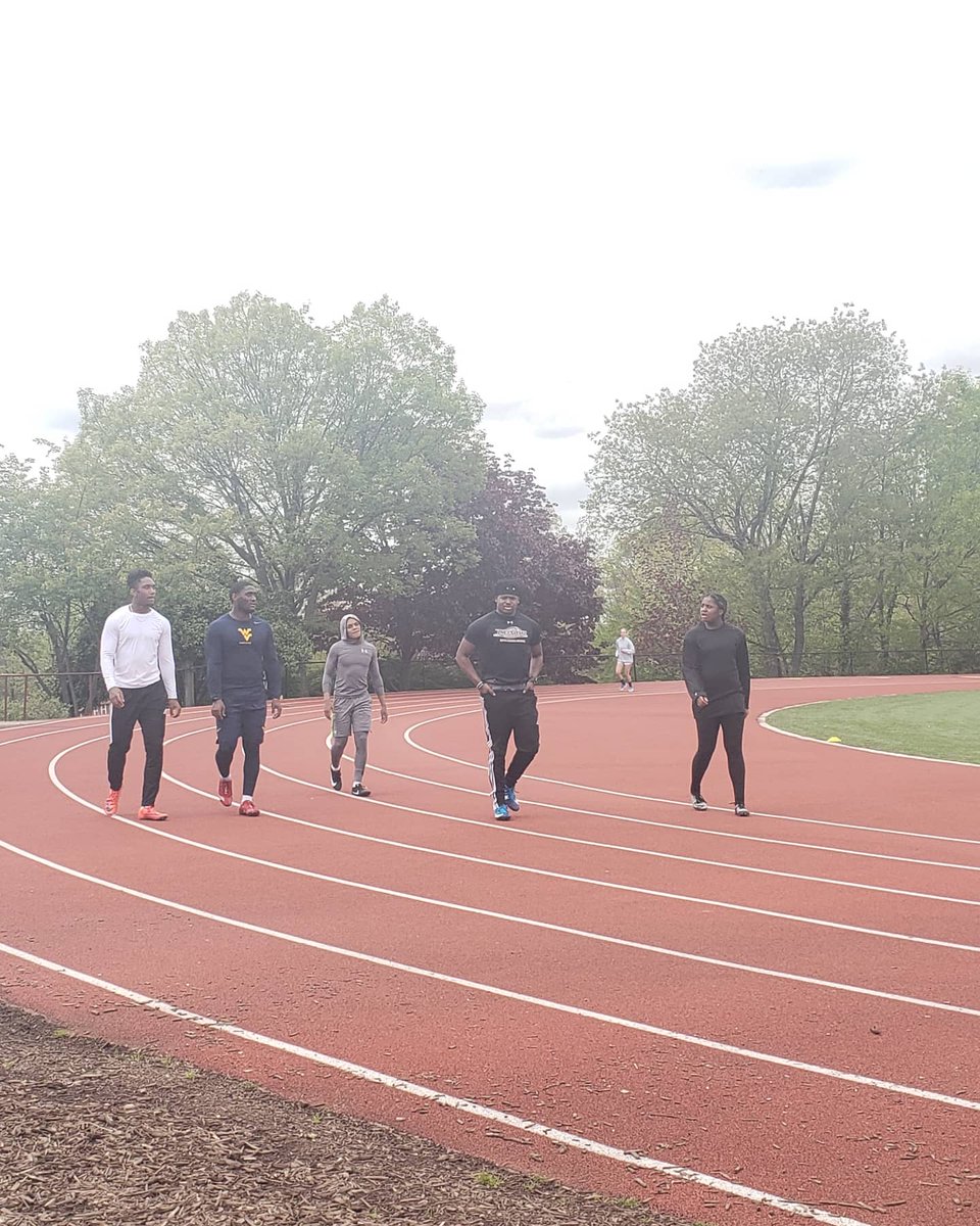 CharlesCtyElite's tweet photo. They got it in on the track today!! #SanaiHaythe @BMHSMustangs #Track #AnthonyHaytheJr @WUCardinals #MalcolmJohnsonJr @SAINTS_sports #FootballTrack #NaimMuhammad @WVUfootball #Track
#CharlesCountyEliteProducts💙💛 https://t.co/0rnErXAA3J