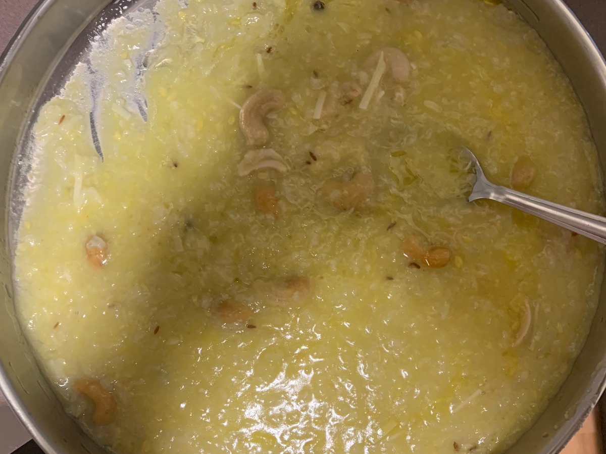 manasaau's tweet photo. #Huggi #Pongal #Khichdi 😁 https://t.co/lrqzJA7ldg