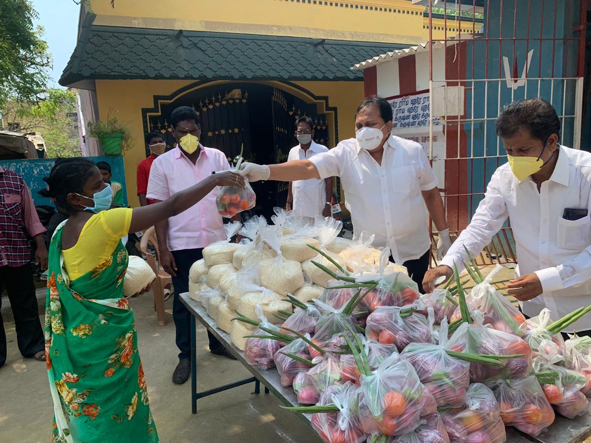rdsekarmla's tweet photo. கழக தலைவர் அவர்களின் அறிவுறுத்தலின்படி பெரம்பூர் தொகுதி 35(அ) வட்டம் சின்னாண்டிமடம் பகுதி பொதுமக்களுக்கு அரிசி மற்றும்  காய்கறிகளை இன்று வழங்கினேன்.@mkstalin @Udhaystalin @arivalayam https://t.co/j4eRib6hvi