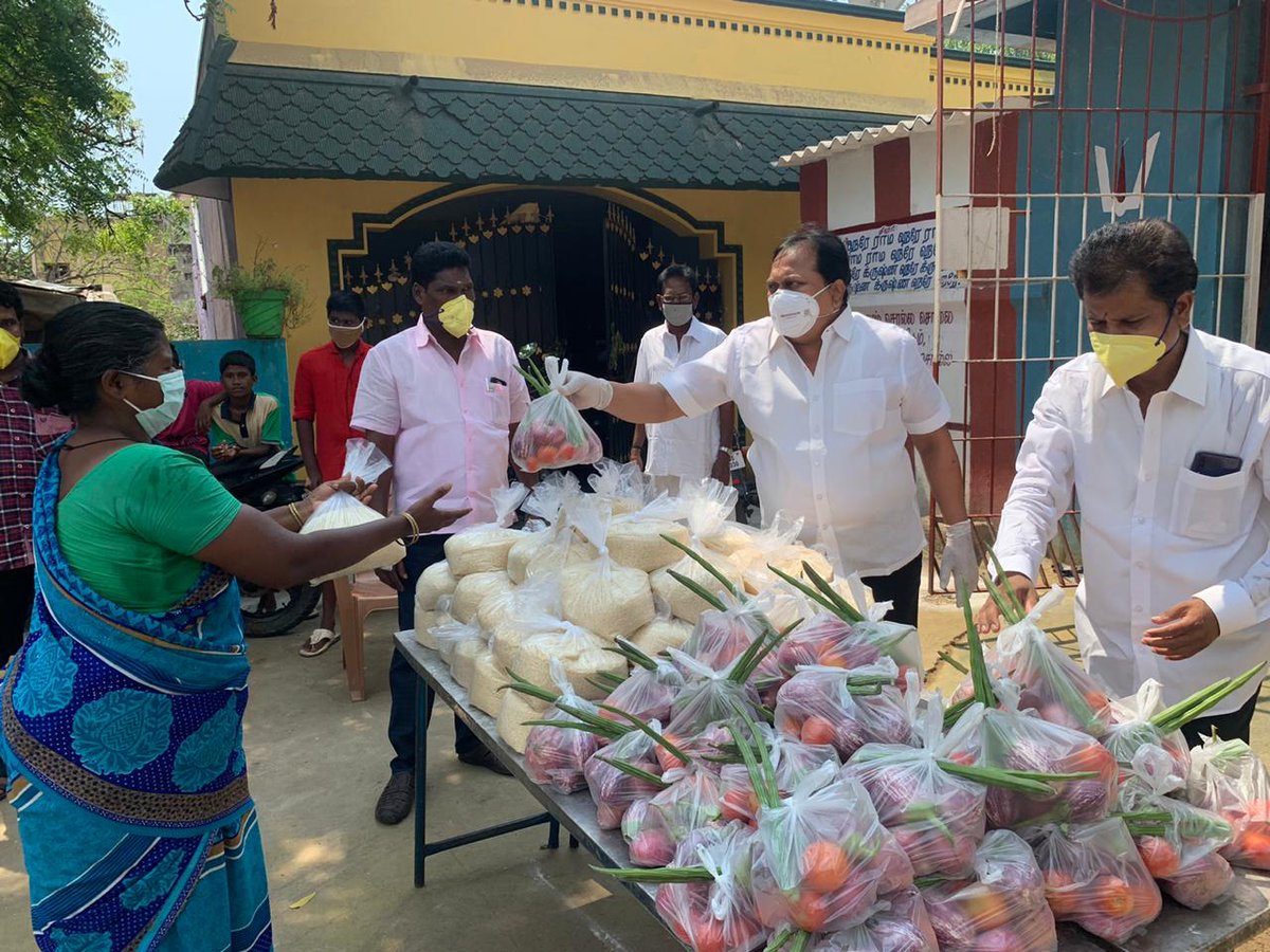 rdsekarmla's tweet photo. கழக தலைவர் அவர்களின் அறிவுறுத்தலின்படி பெரம்பூர் தொகுதி 35(அ) வட்டம் சின்னாண்டிமடம் பகுதி பொதுமக்களுக்கு அரிசி மற்றும்  காய்கறிகளை இன்று வழங்கினேன்.@mkstalin @Udhaystalin @arivalayam https://t.co/j4eRib6hvi