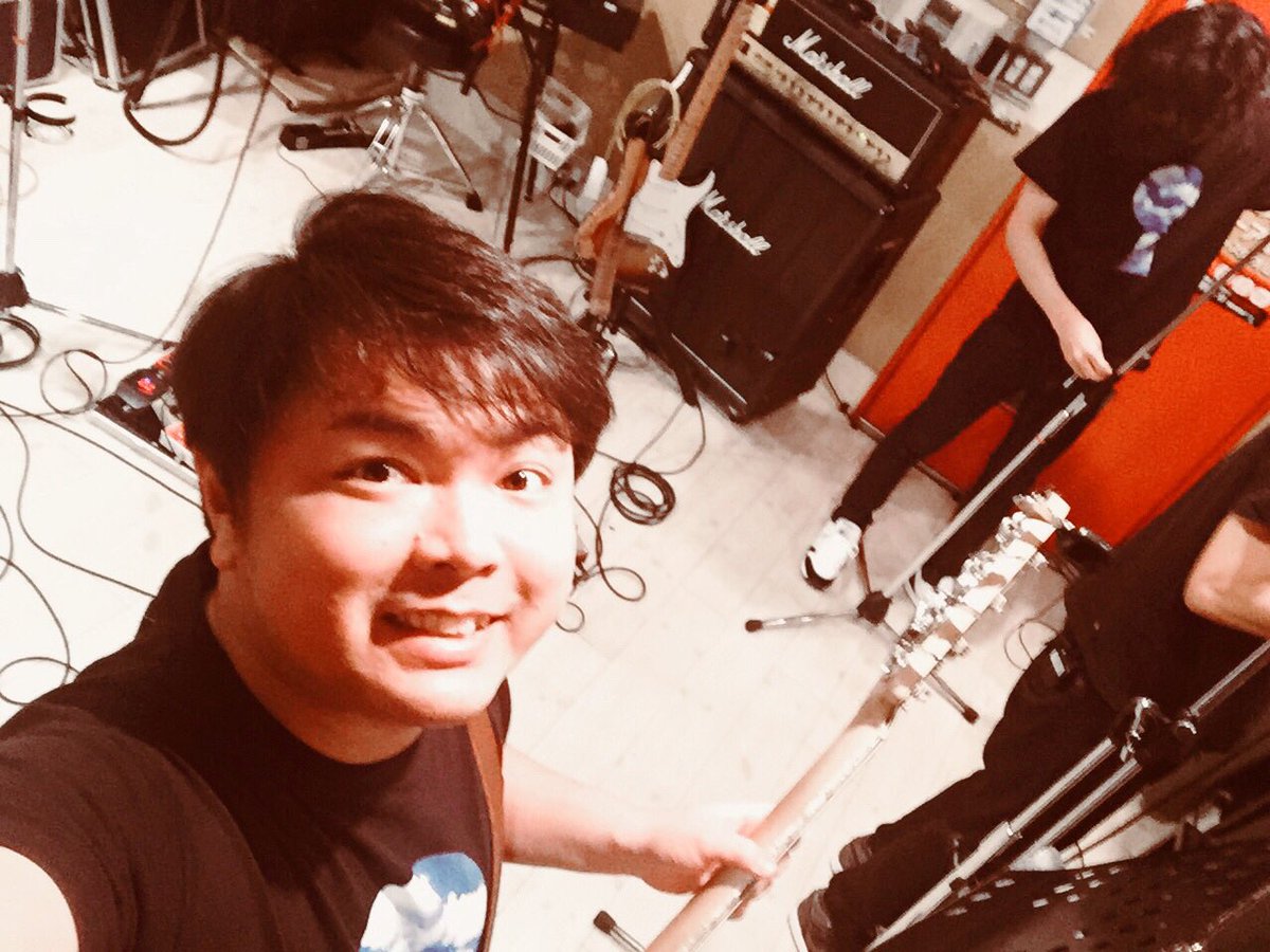 TTMM_tetsuya's tweet photo. ゆーすけさん@gizagiza_yusukeからまわってきました

 #自撮りつなぎ

やり方わからなくて色々調べたけど…

初めてのメイクの私
Mの私
ツメミガチの私
マンソンの私

ちゃんと出来てるかな？
まわすみたいなのでコロナ終息したら一緒に焼肉行きたいヒサさんに　@kotehisa https://t.co/hPKAH9f42e