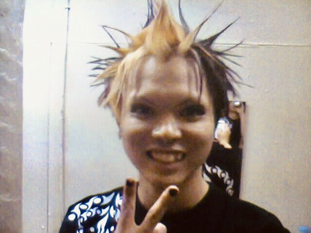 TTMM_tetsuya's tweet photo. ゆーすけさん@gizagiza_yusukeからまわってきました

 #自撮りつなぎ

やり方わからなくて色々調べたけど…

初めてのメイクの私
Mの私
ツメミガチの私
マンソンの私

ちゃんと出来てるかな？
まわすみたいなのでコロナ終息したら一緒に焼肉行きたいヒサさんに　@kotehisa https://t.co/hPKAH9f42e