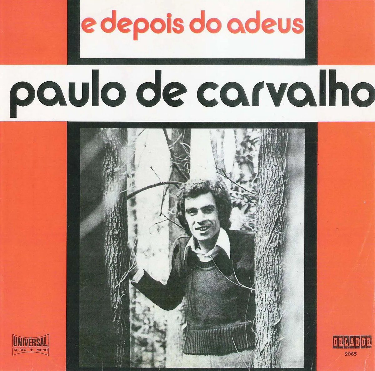 La noche del 24 se lanza la señal para tomar posiciones: la emisión de "E depois do Adeus" de Paulo de Carvalho a través de la radio. Justo después de la medianoche se emite "Grândola, Vila Morena" de Zeca Afonso para señalar que el golpe ha comenzado.