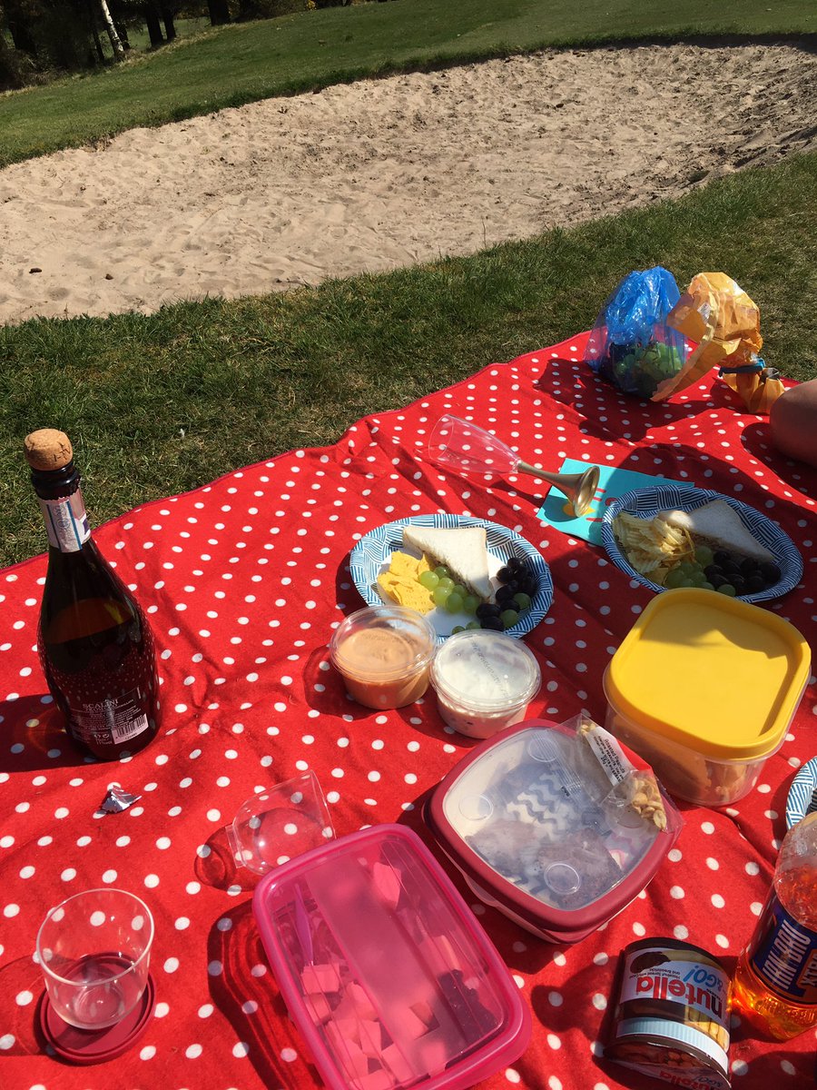 stuartgmckinlay's tweet photo. Cancelled our holiday plans this morning. Not quite @Primavera_Sound but had the chilled holiday feel with the addition of sand in the background and is literally our back garden!
#picnics #chiiling #prosecco https://t.co/uS4DCjFqpr