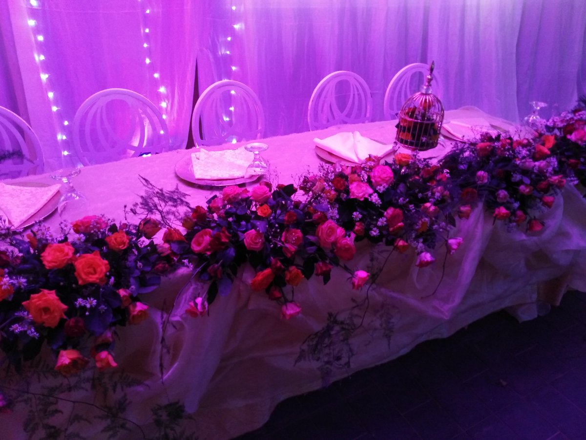 Rosecab_flower's tweet photo. Natural Bourbon Roses adding flair and glamor to scientific weddings 🌼, because beauty lies where love reside 💖🌺🌸💐🌼🌻🌷🌹🥀💖 https://t.co/t690HCtyBL
