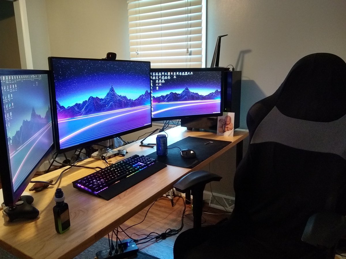 corkidile's tweet photo. Got the new project desk assembled, absolutely loving it. Don't mind the cables. https://t.co/Y4cFIGU9P5