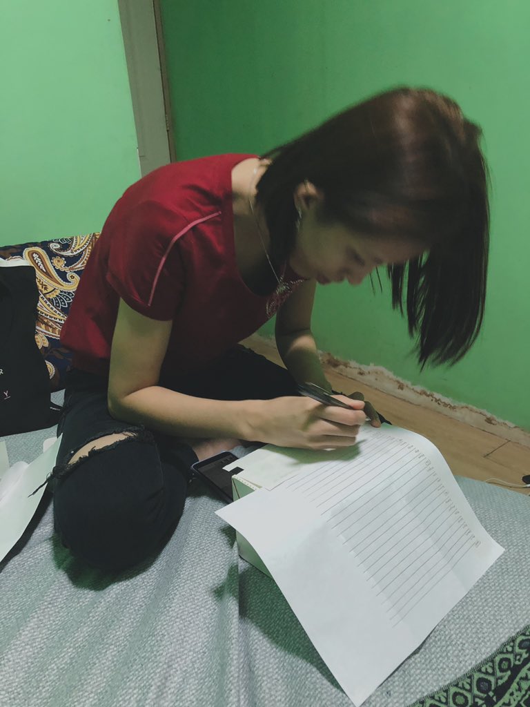 sungyeolish's tweet photo. Happy birthday @unhyoom!!! Throwback to our #TeamStranded moments during KMS in MNL hahaha 👉🏻🤪 https://t.co/0nor1HBaSC