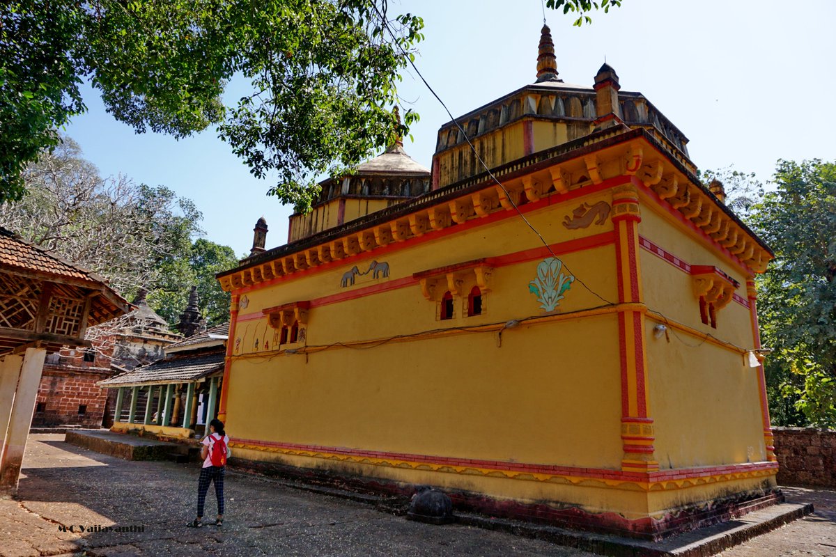 vaiju7's tweet photo. This is a temple tucked somewhere off Ratnagiri in the Rajapur district. Chipuln's #Parasurama temple is well known, but this temple took me by surprise. We got down near the temple to walk up to see #Petroglyphs had reserved to visit the temple on the way back. #DevacheGothane https://t.co/sRIBHsqZBm