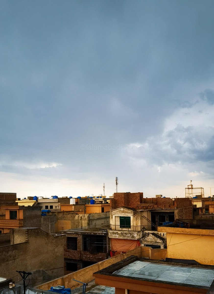 Rawalpindianz's tweet photo. Weather in Rawalpindi ⛈️💕
#rawalpindians #rawalpindi #pindi #streetsofpindi #androon #androonpindi #pakistan #pictureofpakistan #huaweipakistan #huaweip20pro #dawndotcom #visualsoflife #artsofvisual #raining #rainyday #level4lockdown #Covid_19 https://t.co/ali84xBeHl