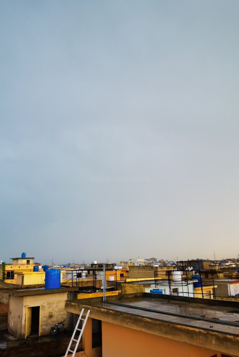 Rawalpindianz's tweet photo. Weather in Rawalpindi ⛈️💕
#rawalpindians #rawalpindi #pindi #streetsofpindi #androon #androonpindi #pakistan #pictureofpakistan #huaweipakistan #huaweip20pro #dawndotcom #visualsoflife #artsofvisual #raining #rainyday #level4lockdown #Covid_19 https://t.co/ali84xBeHl
