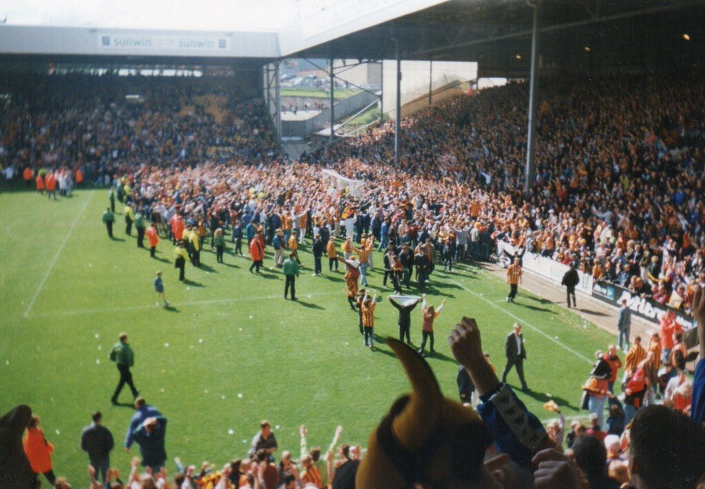 bcafcfanpics's tweet photo. Last day drama 1997 verses QPR #bcafc https://t.co/14PaowqGuk