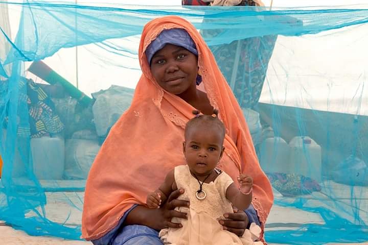 UNICEF_Nigeria's tweet photo. Sleeping under an insecticide-treated bed net is the most common and most effective way to prevent malaria infection.

#WorldMalariaDay https://t.co/JVIGY0eT25