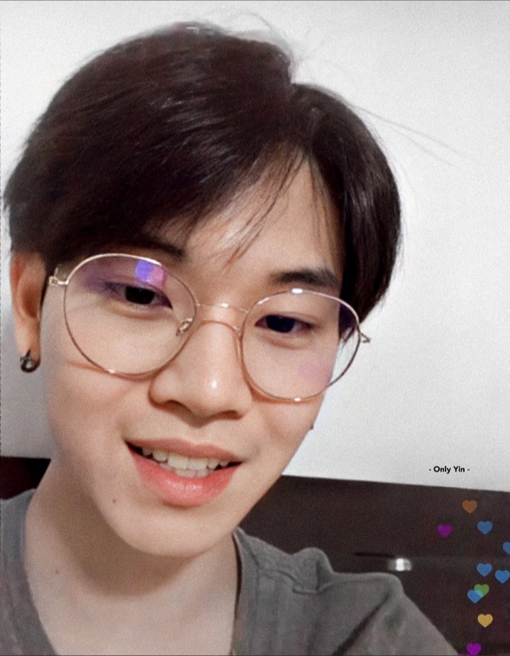 AChonpong's tweet photo. พี่วีเธอน่ารักน่ะ แต่เธอใจร้ายที่ทำกับน้องมาค์รของฉัน เธอทำให้น้องมาค์รของฉันเสียใจ เธอรู้บ้างใหม่ #วีมาร์ค #หยิ่นวอร์  #กลรักรุ่นพี��EP3 https://t.co/FeVKeuIOUi