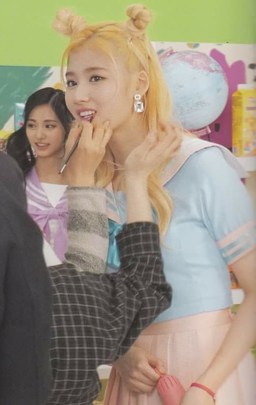 satzu_delusion's tweet photo. #HappySaTzuDay #4YearsWithCheerUp 
#SaTzu 💜💙💃 The more realistic moments happened during cheerup era >>>>>>>>  another era https://t.co/tMG704IXbo